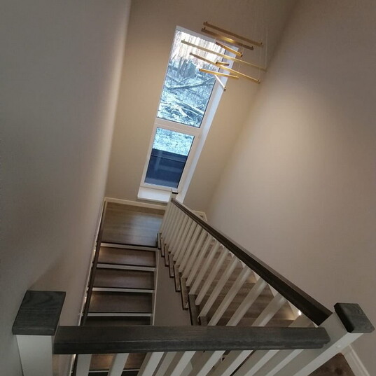 Лестница на бетоне с деревянным ограждением МЛ ДБ5 9