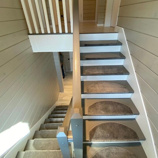 Деревянная лестница с белыми балясинами МЛ ДБ3 6