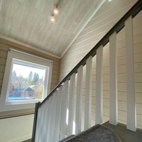 Деревянная лестница с белыми балясинами МЛ ДБ3 8