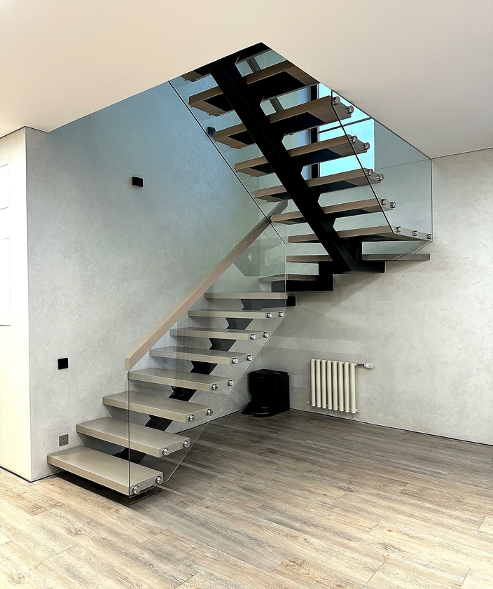 clean_enhanced_staircase_10.jpg