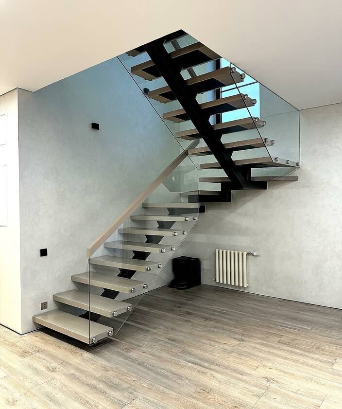 clean_enhanced_staircase_10.jpg