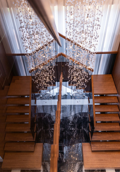 Лестница на монокосоуре с тонированным стеклом МЛ МО 5 19