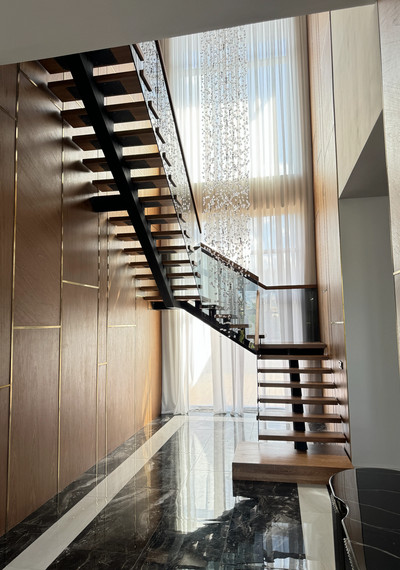 Лестница на монокосоуре с тонированным стеклом МЛ МО 5 3