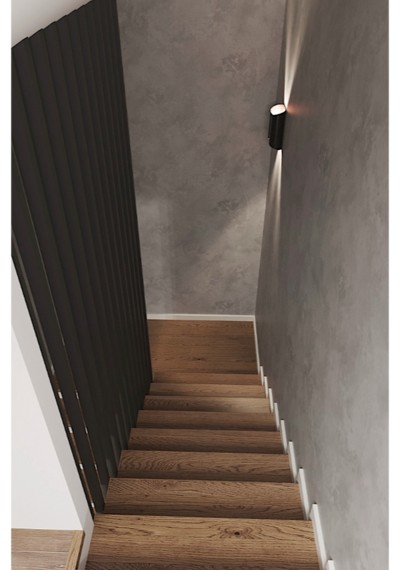 Отделка бетонной лестницы цельноламельными ступенями из дуба и мдф с реечным ограждением в КП 