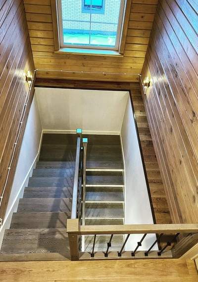 Дизайнерская лестница на деревянном каркасе с кладовкой МЛ Д5 9