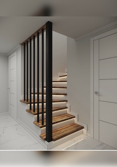 Лестница на металлокаркасе для квартиры П-образная с отделкой деревом и рейками 1