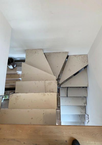 Металлический каркас лестницы в квартиру 5