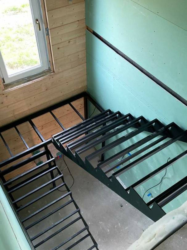 Металлокаркас лестницы МКЛ 118 в КП Павловы Озёра, д. Исаково, Истра, на 2 этаж