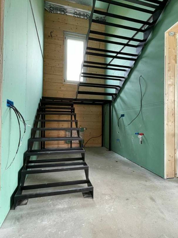 Металлокаркас лестницы МКЛ 118 в КП Павловы Озёра, д. Исаково, Истра, на 2 этаж