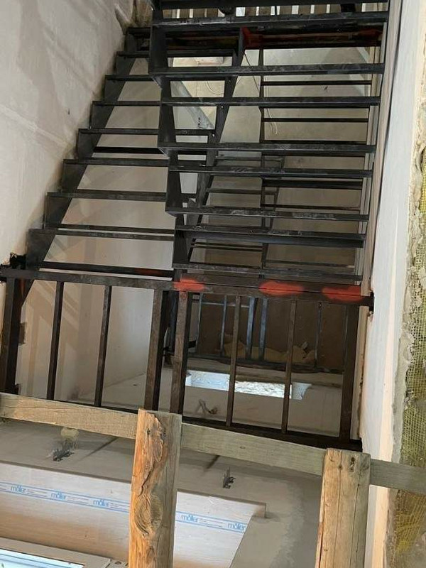 Металлокаркас лестницы МКЛ 120 в СНТ Дубки, посёлок Газопровод, на 2 этаж