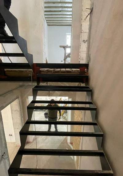 Лестница на металлокаркасе под облицовку 